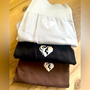 3 PAIRS (+1 sports bra) Women’s Best leggings!